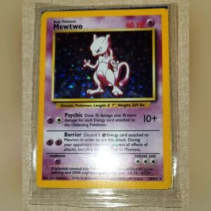 MEWTWO POKEMON HOLOGRAPHIC CARD GOOD SHAPE "NOT GRADED" & 14 PICACHU CARDS SHOWN